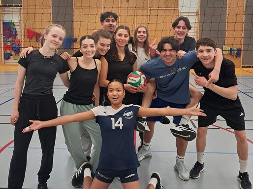 
La belle équipe de volley qui représente le lycée ! 